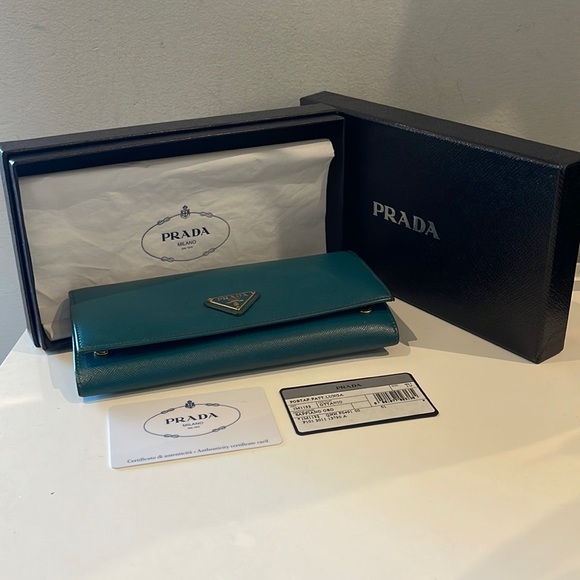 PRADA Large Saffiano Leather Wallet - Picture 3 of 8